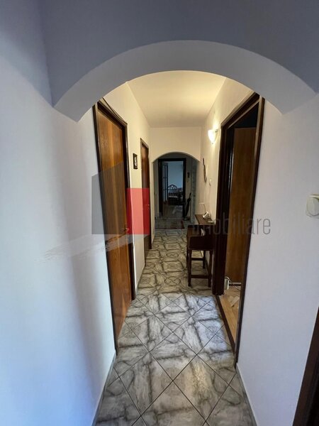 Trei camere decomandat cu centrala Bd. Obregia