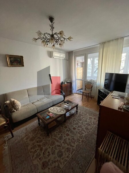 Trei camere decomandat cu centrala Bd. Obregia