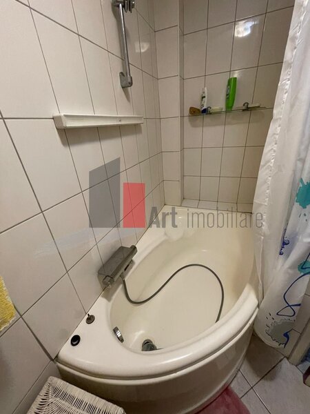 Trei camere decomandat cu centrala Bd. Obregia